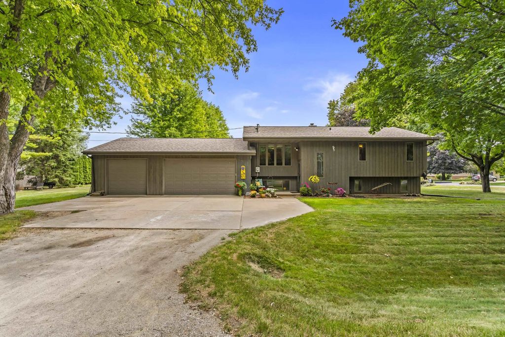 1261 Gavin Road, NEENAH