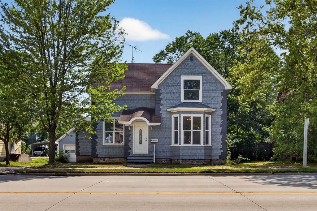 816 Marinette Avenue, MARINETTE