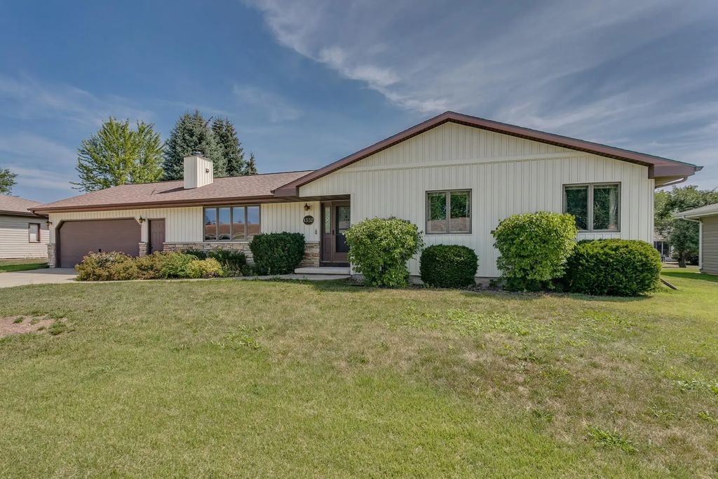 1332 Mulberry Lane, NEENAH