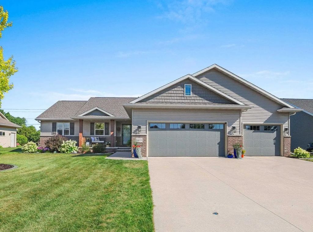 W6438 Sawtooth Street, MENASHA