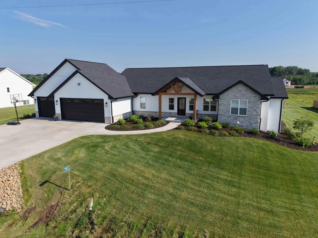 3765 Westpoint Road, SUAMICO