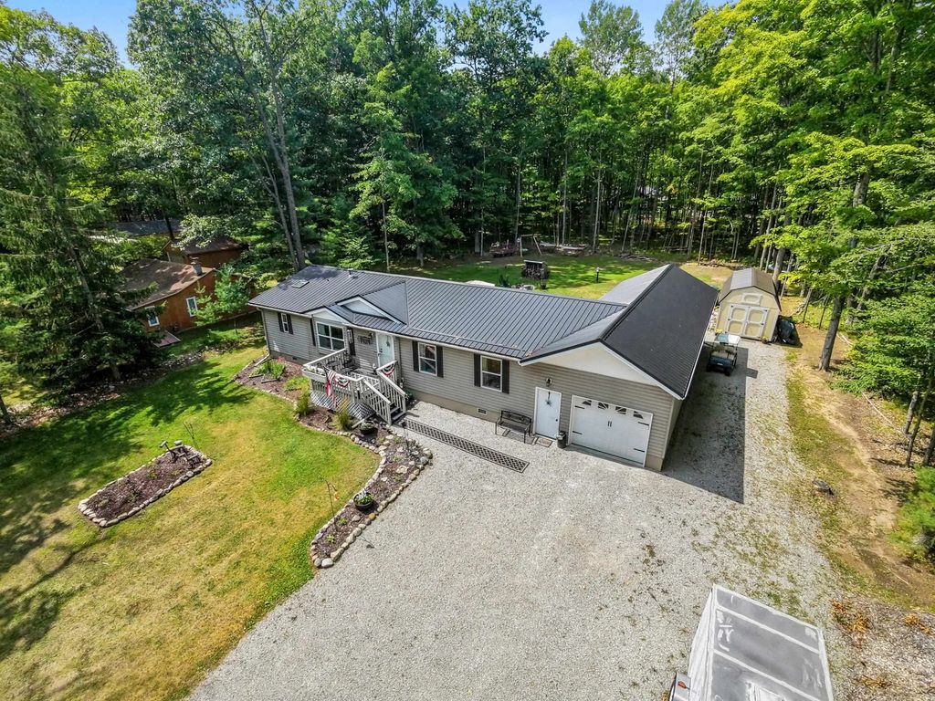 N7833 Noquebay Road, CRIVITZ