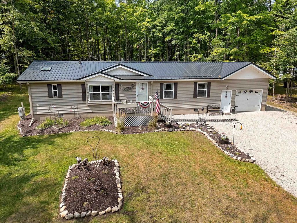 N7833 Noquebay Road, CRIVITZ