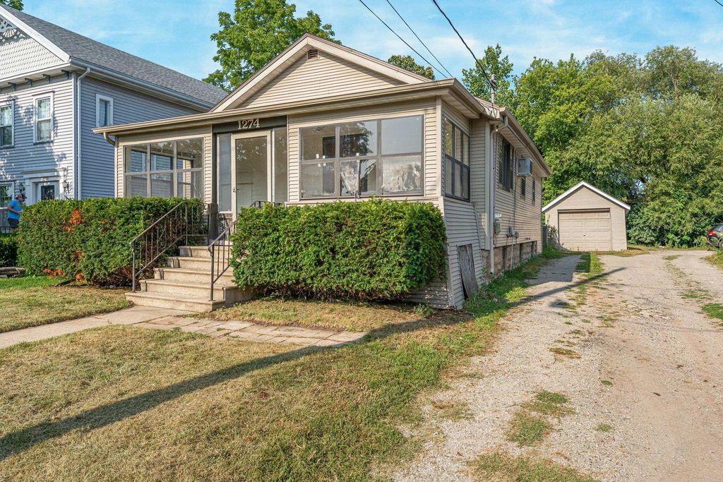 1274 Elmwood Street, OSHKOSH