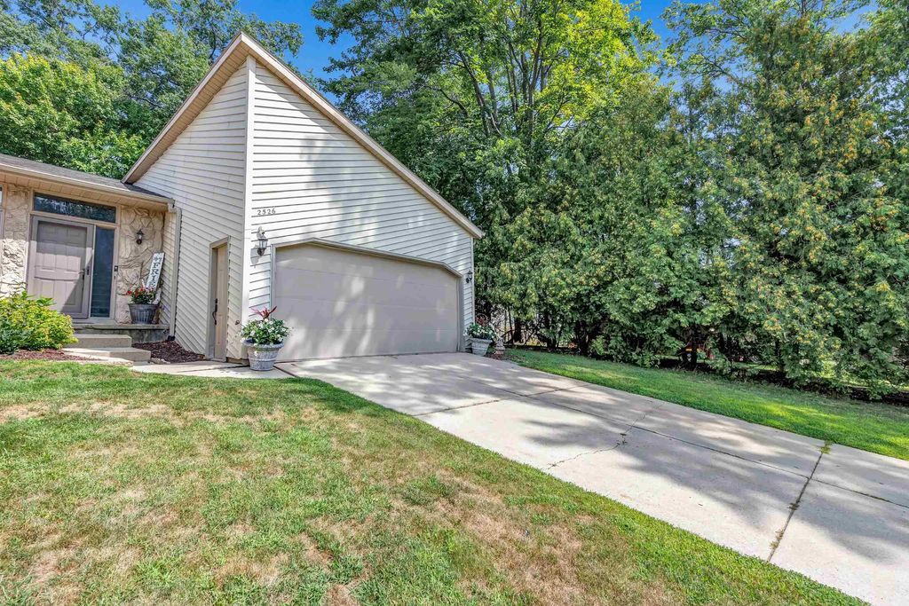 2526 Dunbar Lane, GREEN BAY
