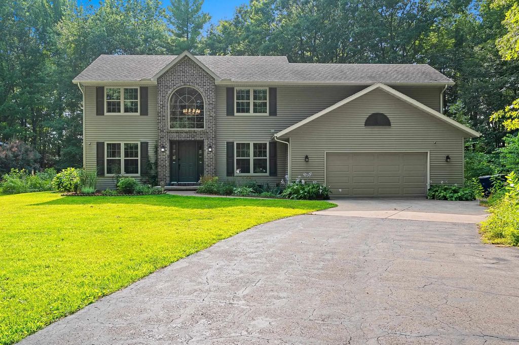 3611 Royal Oaks Court, SUAMICO