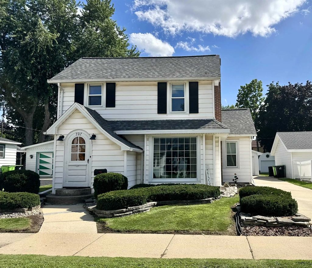 707 E Main Street, WAUPUN