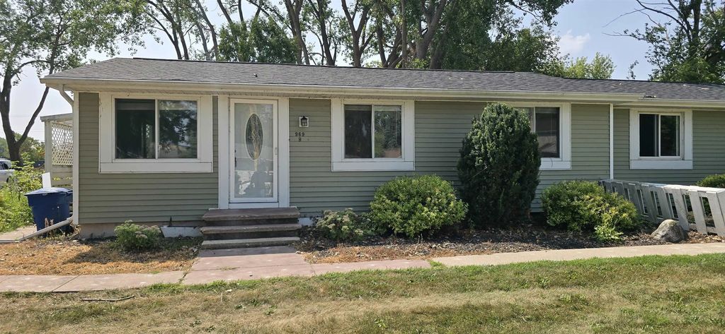 969 7th Street B, MENASHA
