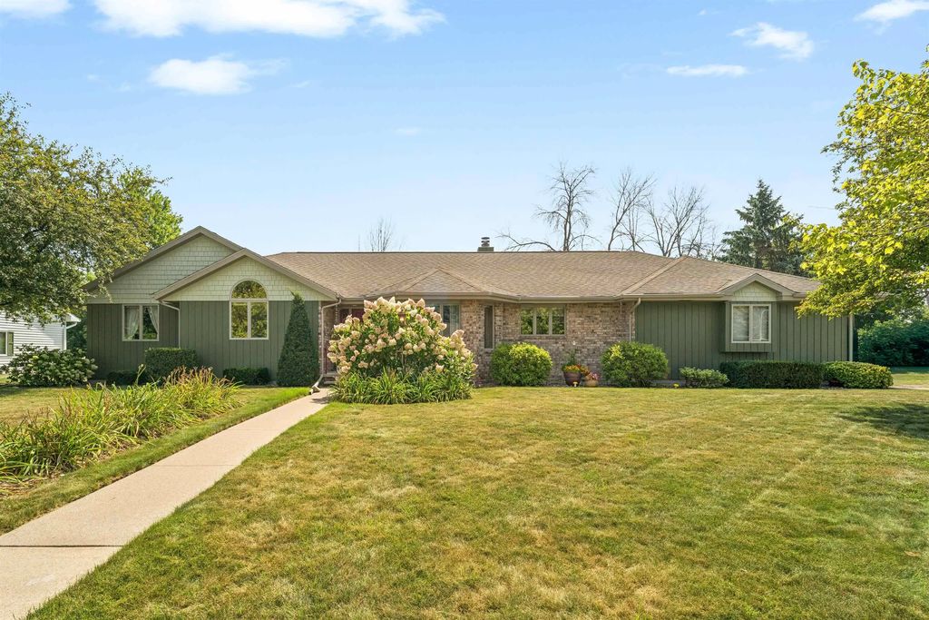 1337 Orchard Court, NEENAH