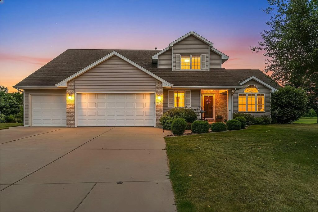 465 Winding Waters Way, DE PERE