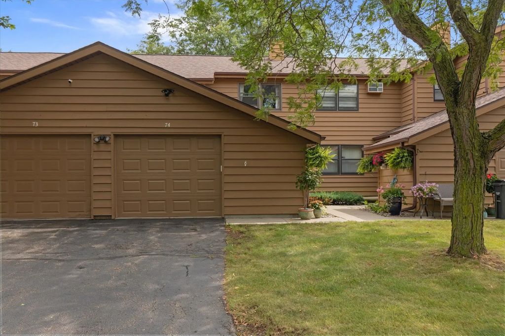 970 Manor Drive 74, NEENAH