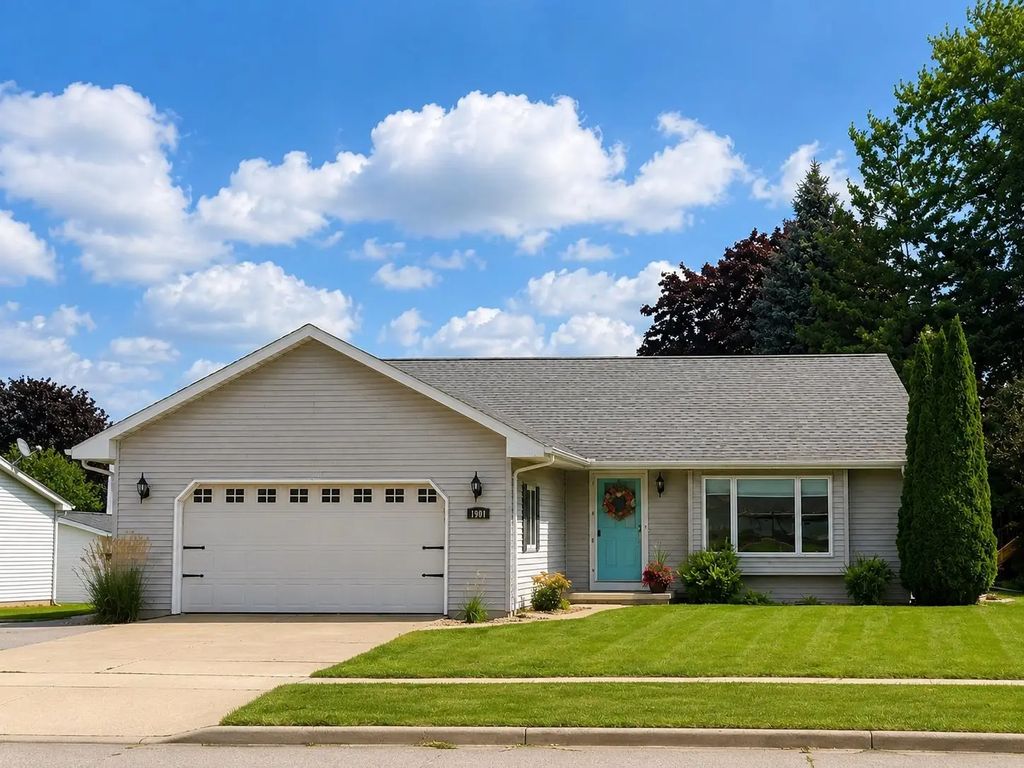 1900 Fieldcrest Drive, KAUKAUNA