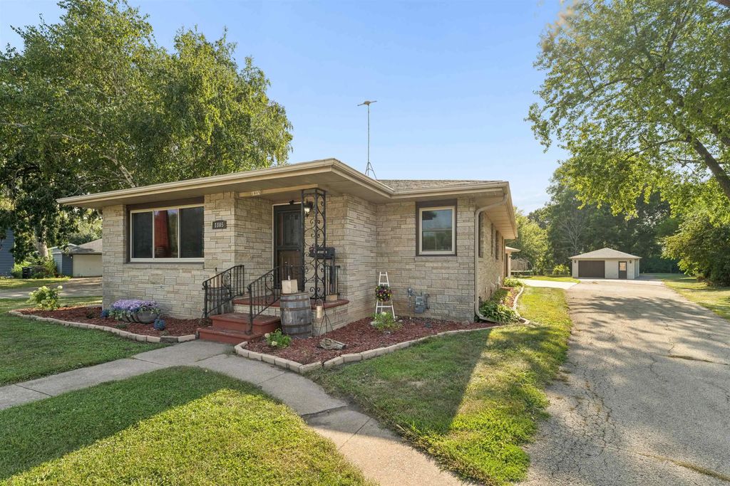 1805 Algoma Boulevard, OSHKOSH