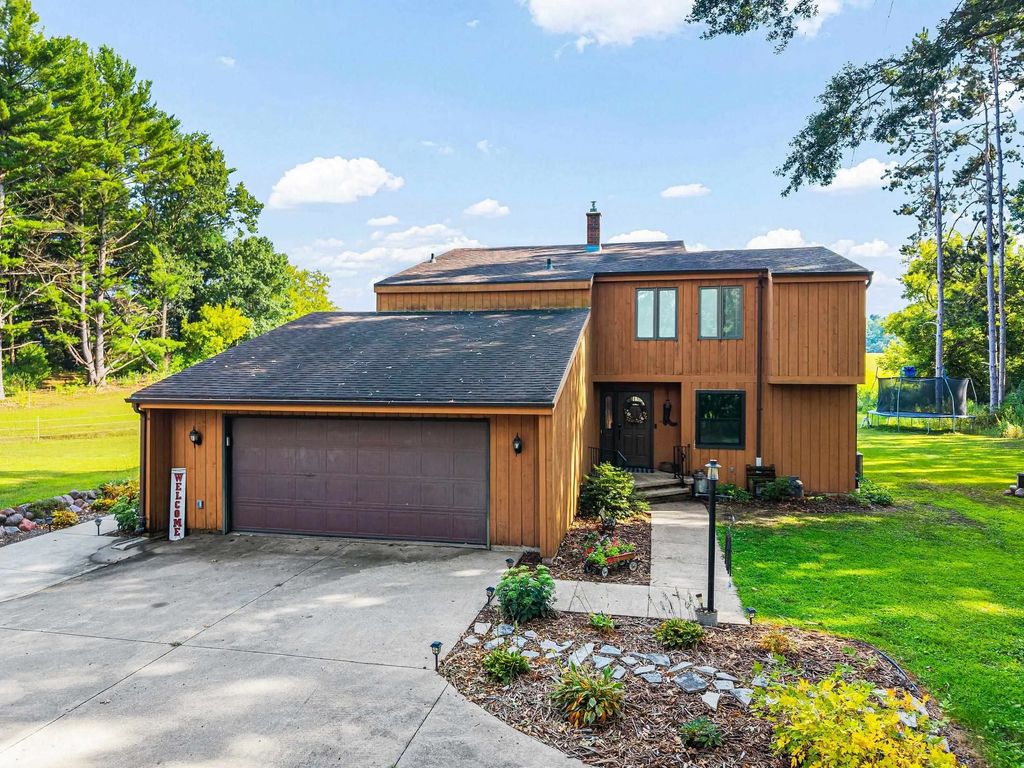 E8643 Pine Valley Lane, FREMONT
