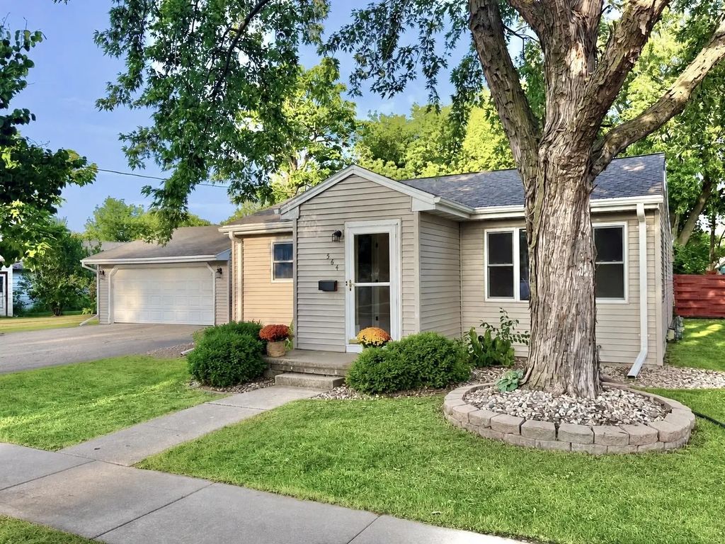 564 Oak Street, NEENAH