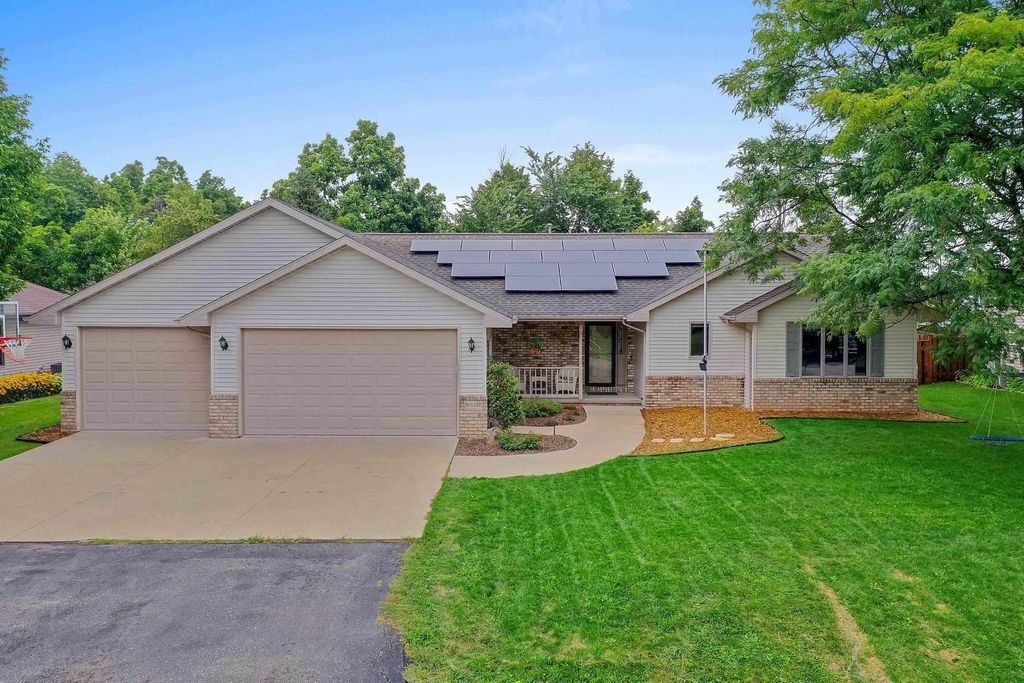 W5132 Blue Heron Court, SHERWOOD