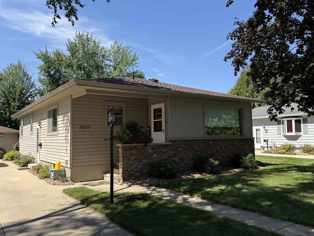 1033 S Cleveland Street, SHAWANO