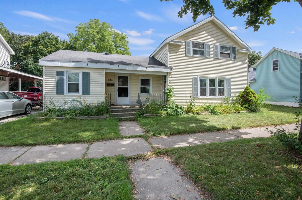 208 N Superior Street, DE PERE
