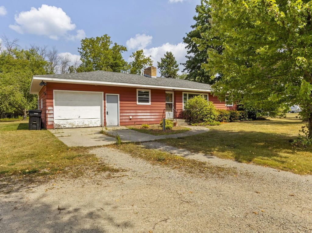 W6684 County Road 358, DAGGETT