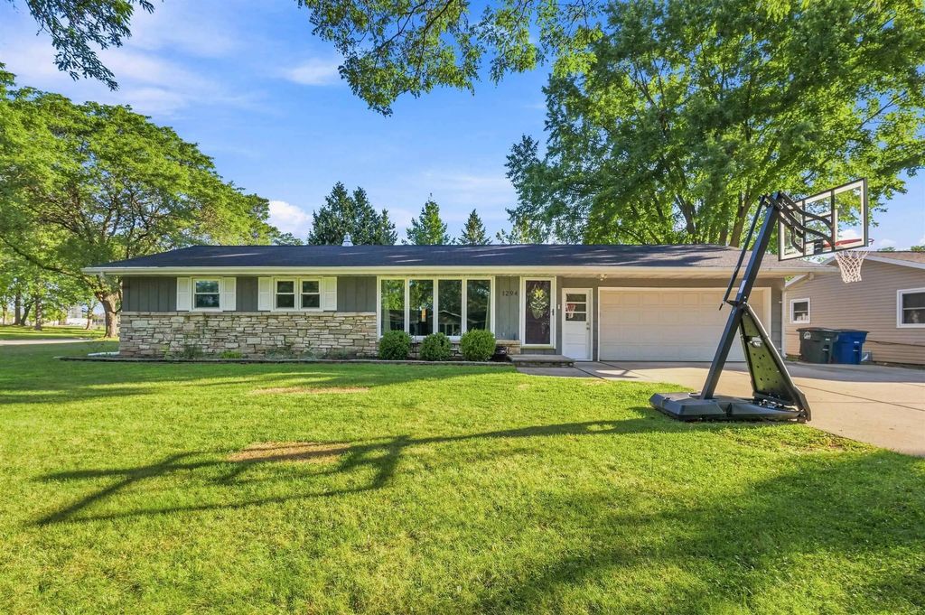 1294 Apache Avenue, GREEN BAY