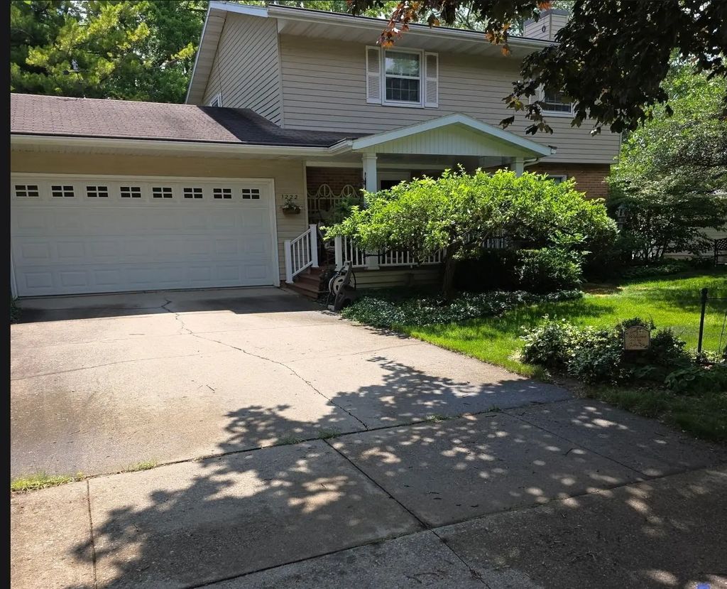 1222 S Park Avenue, NEENAH