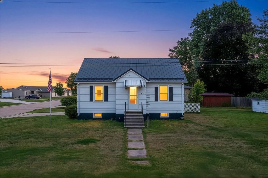 318 Hall Avenue, OCONTO