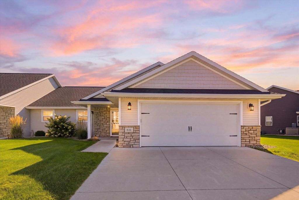 831 Sharon Lane, PULASKI