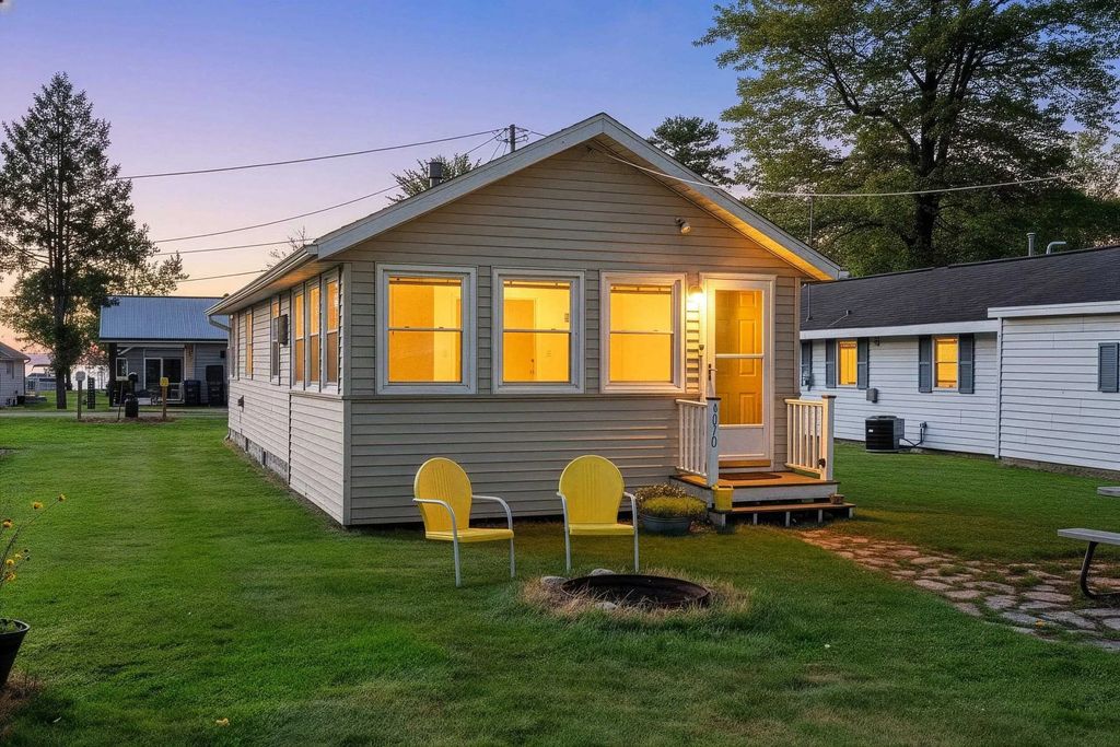 W6070 N Bay Circle, SHAWANO