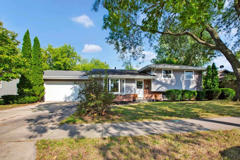 1030 Devonshire Drive, OSHKOSH