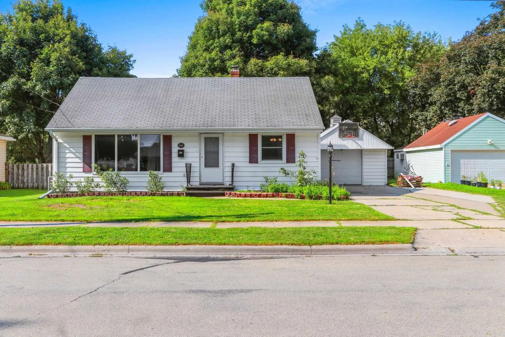 1335 San Jose Place, GREEN BAY