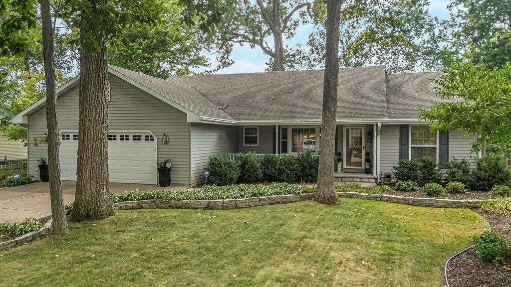 1794 Garnet Court, MENASHA
