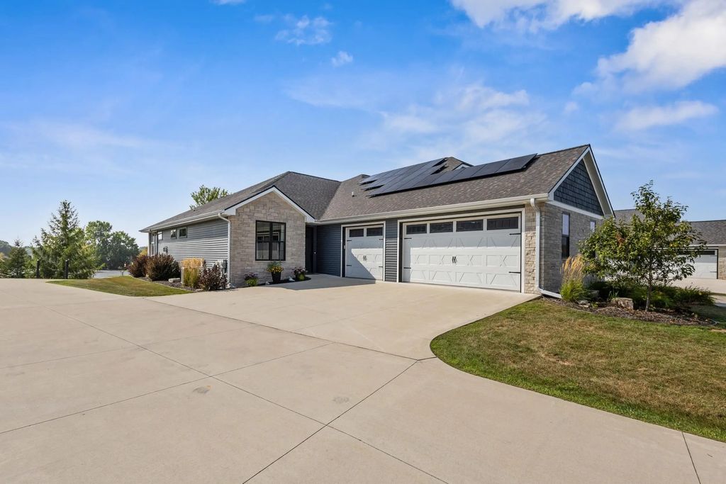 2742 Castaway Court, GREEN BAY
