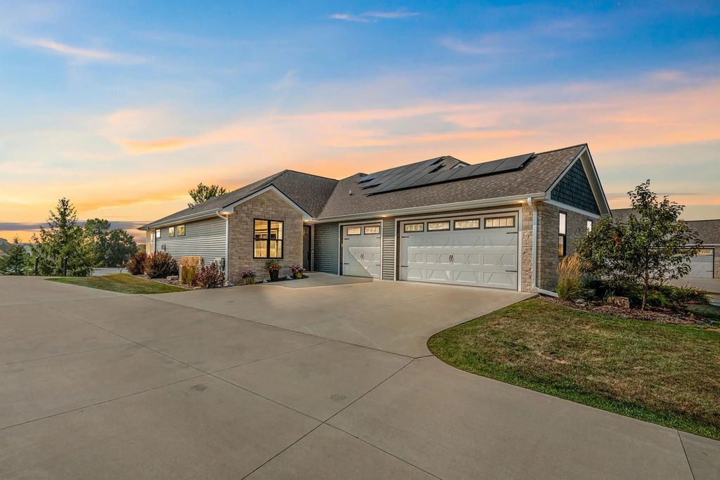 2742 Castaway Court, GREEN BAY
