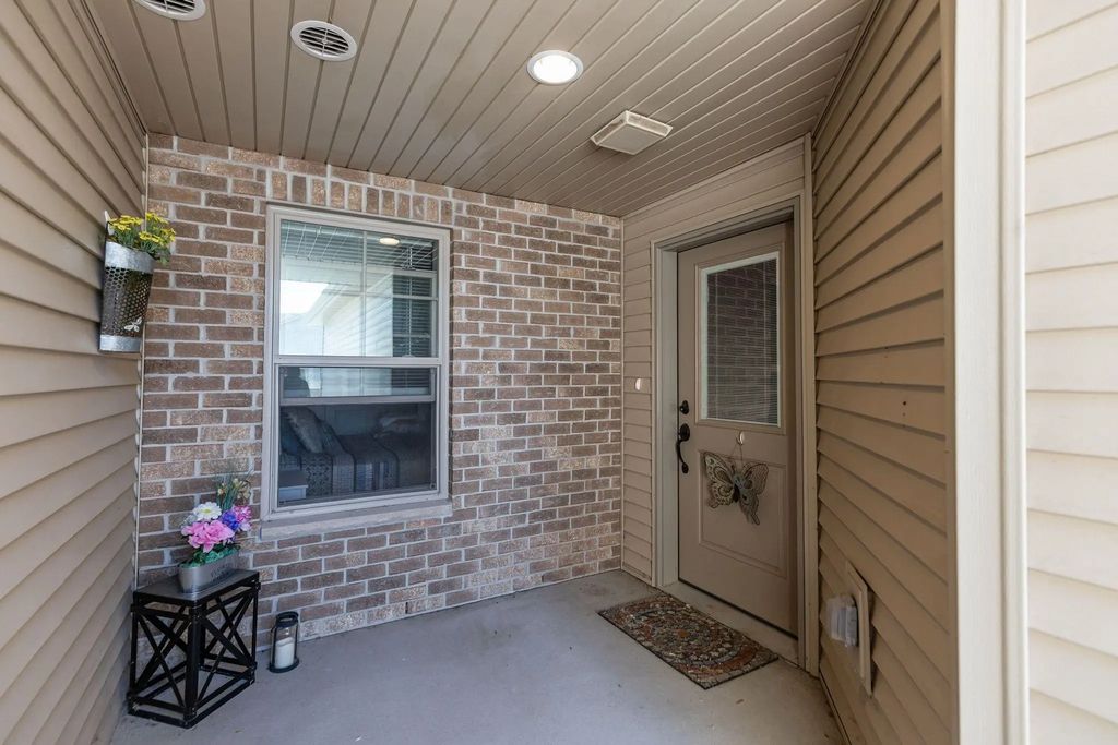 2157 Royal Crest Circle 1, GREEN BAY