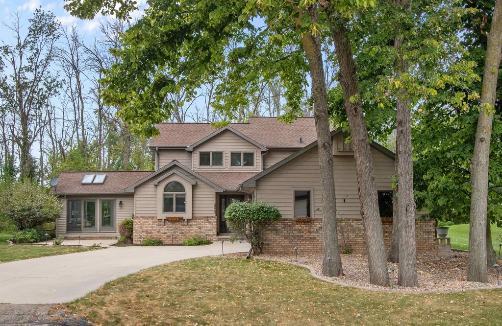 2238 Woodlawn Lane, APPLETON