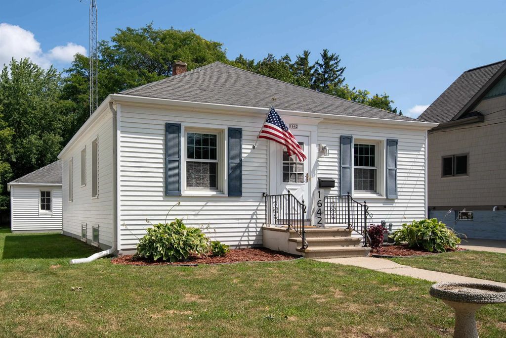 1642 Sheridan Street, OSHKOSH