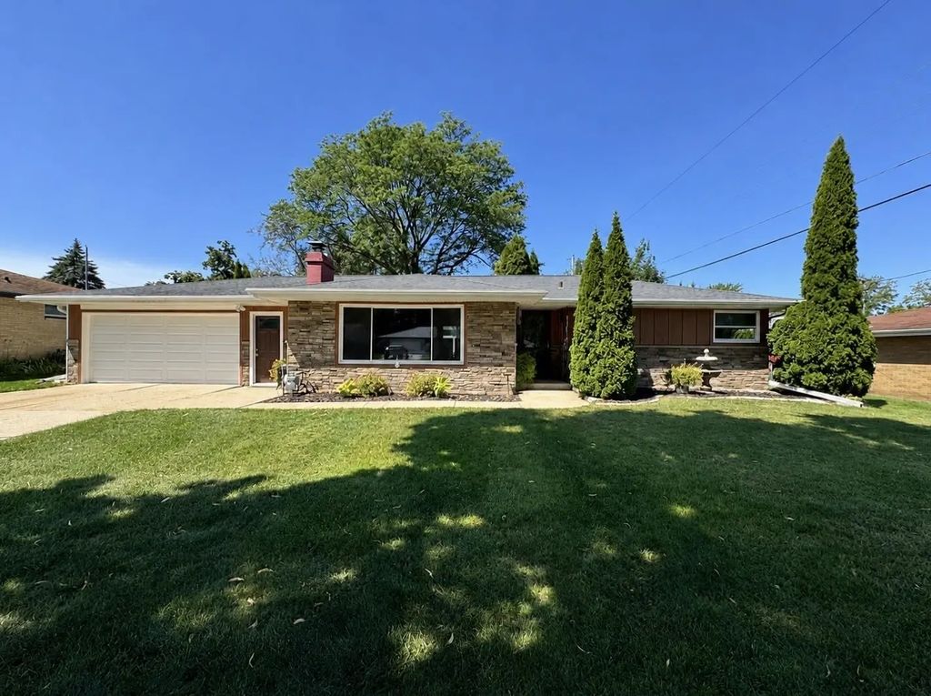 1700 Chateau Drive, GREEN BAY