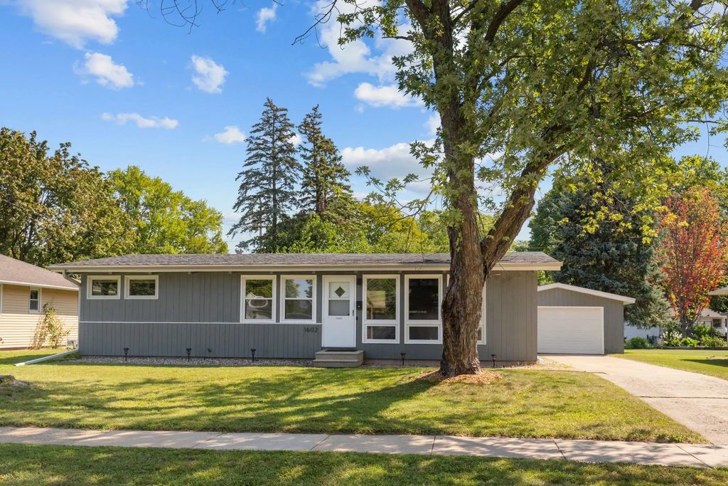 1602 Doemel Street, OSHKOSH