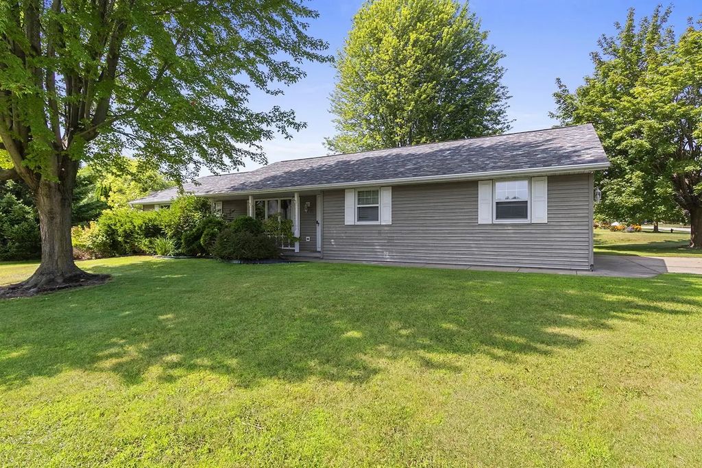 2093 Weedy Street, SUAMICO
