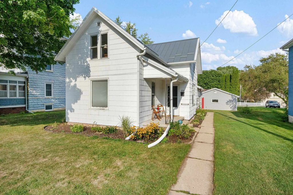 218 Cleveland Street, BRILLION
