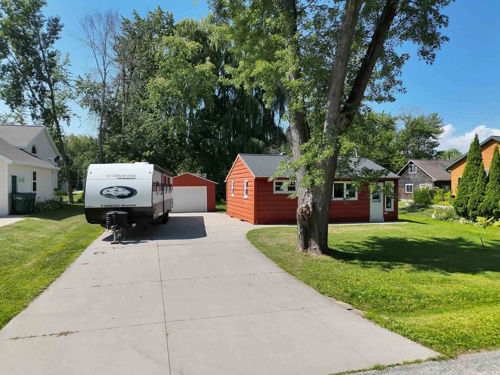 3933 Lloyd Street, GREEN BAY