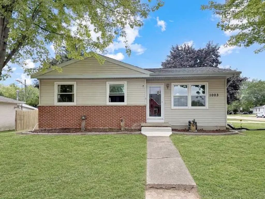 1003 Meadow Lane, NEENAH