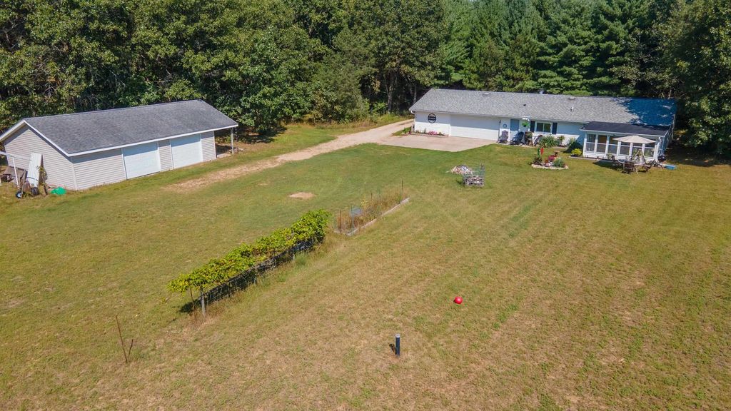 W6583 Porters Lake Road, WAUTOMA
