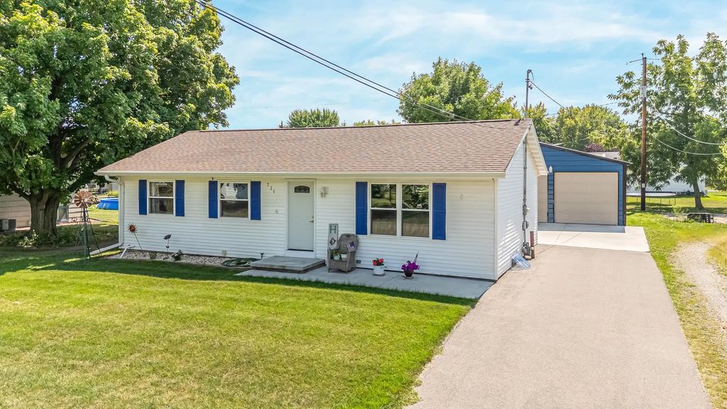 731 Pine Street, WINNECONNE