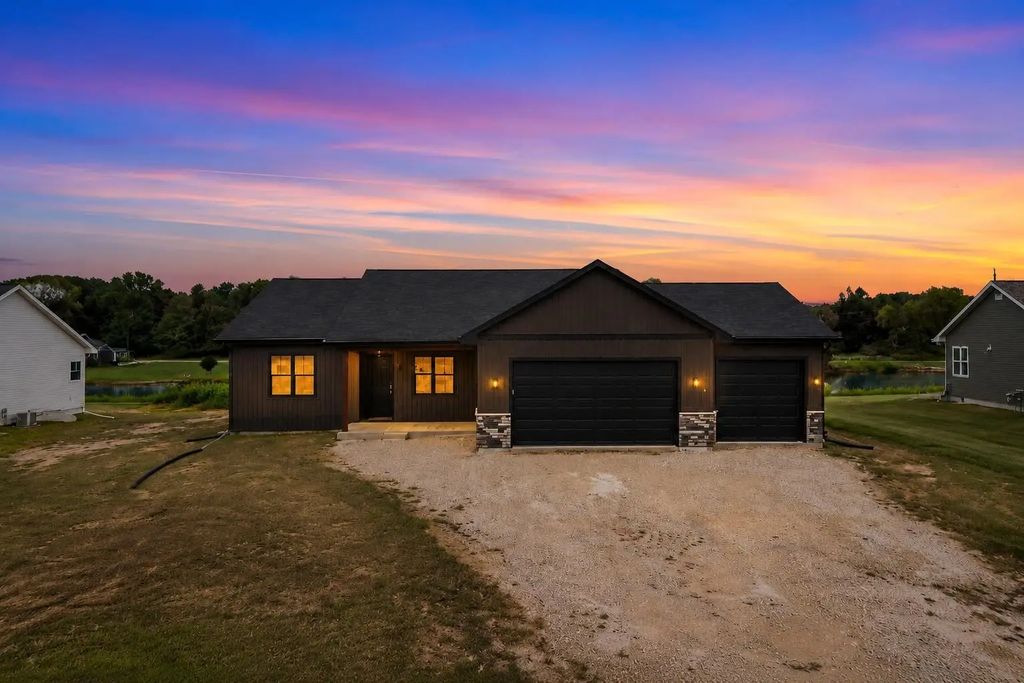 283 Jasmine Drive, BERLIN