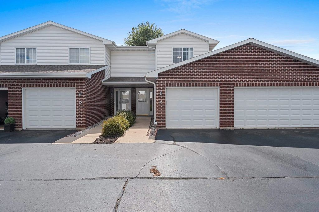 1903 Riverside Drive E, SUAMICO