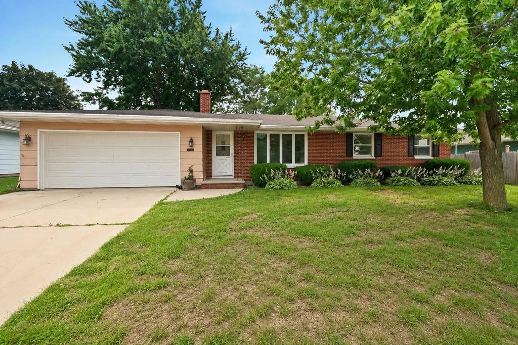 2320 Manitowoc Road, GREEN BAY