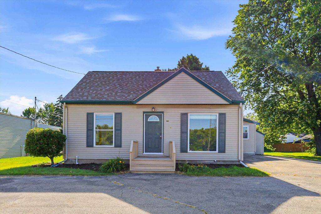 1224 S Commercial Street, NEENAH