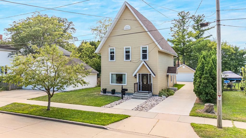 717 Powers Street, OSHKOSH