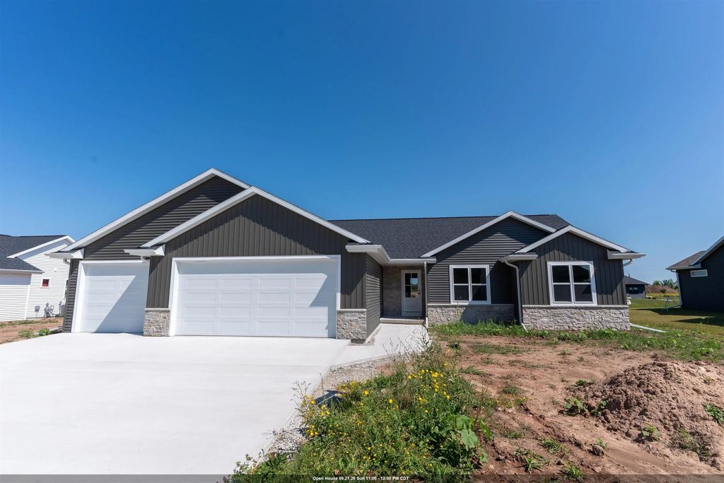 W5890 Edgewood Drive, MENASHA